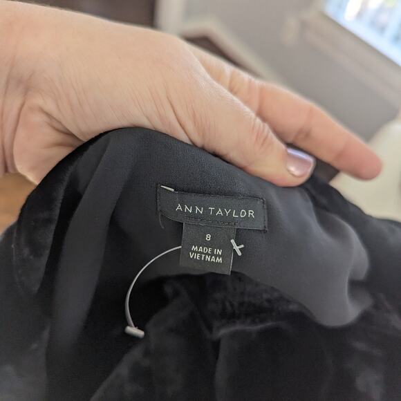 Women's Ann Taylor Black Crushed Velvet Wrap Dress Size 8 Christmas Holiday - Picture 9 of 11